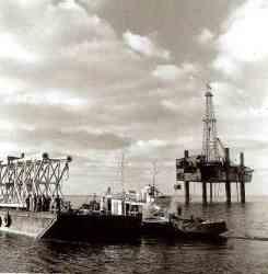 First-Coastal-Oil-Platform-in-abudhabi-sea-_well-_-2-Om-Al-Sheif-Field_-in-1960